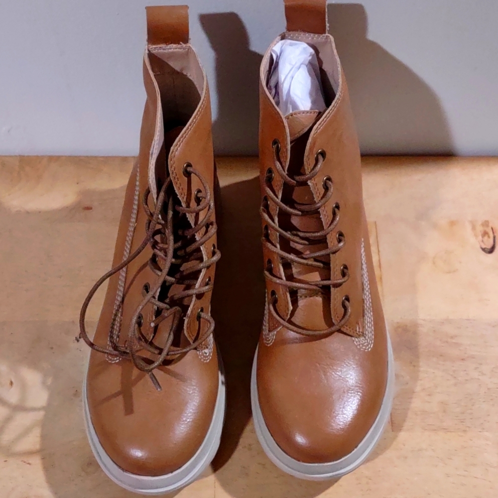 Woman's work boot